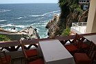 20100501-8396-HotelElMiradorAcapulco-Cliffs-ConcreteViewingPlatform-TieredDiningLevelsOnCliff